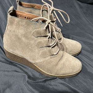 Lucky Brand Jaemma Beige Lace-Up Wedge Heel Ankle Booties Size 7M